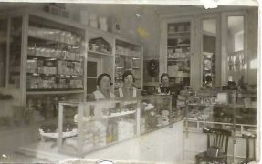 Historische Aufnahme der Café-Franck-Kuchentheke